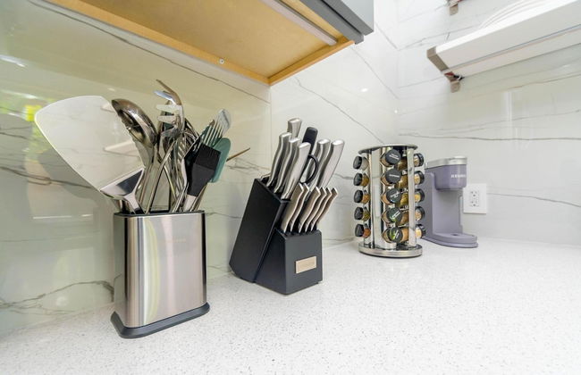 Uhost AI 1BR With Marble Accents Patio - Foto 17