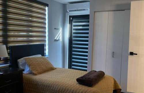 Luxurious Westchester Home Near Miami Clinics - Photo 20