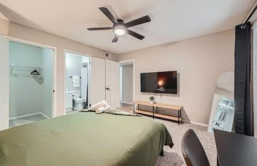 Your Chill 2B Getaway - 10min to DTWN - W/D, Pool, Prkg - Foto 6