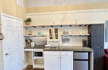 Haven at Hazel~Downtown Bungalow - Foto 5