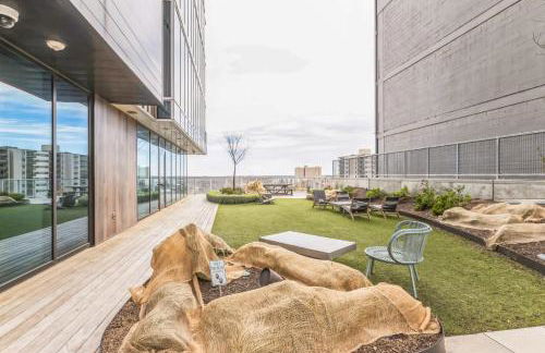 High Rise Luxury Condo With Lake & City Views - Foto 52