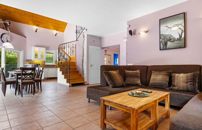 4 bedroom House in Siófok with private pool and garden - Photo 5