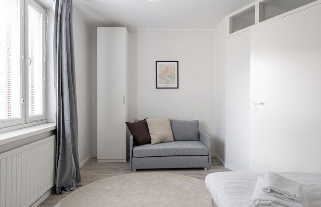 Spacious Downtown Apt with Balcony that Hosts 10 - Foto 3