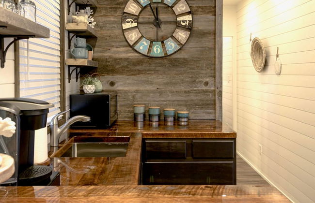 The Shoreline Container Tiny Home 12 min to Magnolia Baylor - Foto 32