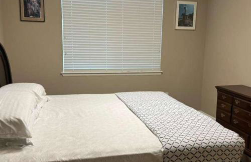 Stylish 4-Bed House - Spruce - Parking - Garden - Wi-Fi - Foto 3