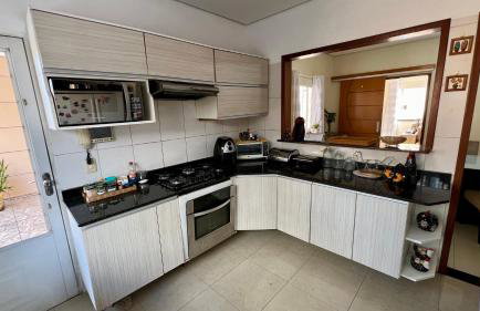 Casa com piscina e churrasqueira conforto e lazer garantido - Foto 17