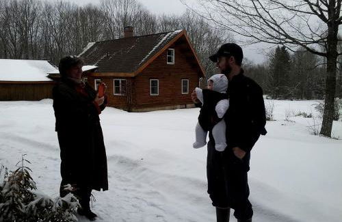 Rustic Camping Cabin with Fireplace in Private Woods near Bangor, Maine - Foto 15