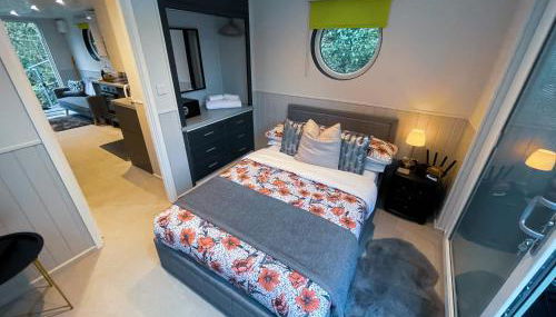 Lady Florence, Spring Unique River Boat with Castle Views - Foto 2, wardrobe