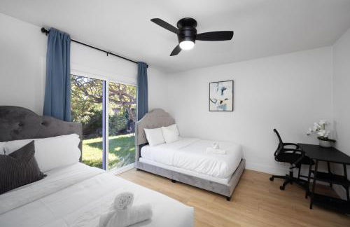 NEW Lux 5BR Villa Near Disney, Knotts, LA, OC with Hot Tub & Games - Photo 25