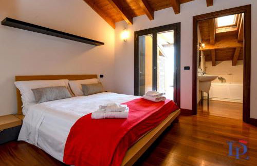 Paradise Lake View in a 5 pools exclusive residence DesenzanoLoft Official Partner Homes & Villas by Marriott Bonvoy - Foto 19