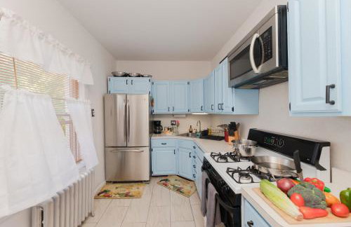 The Gem-3 Bedrooms! King, Full & Twin Beds, Sauna with Free Parking plus more - Foto 5