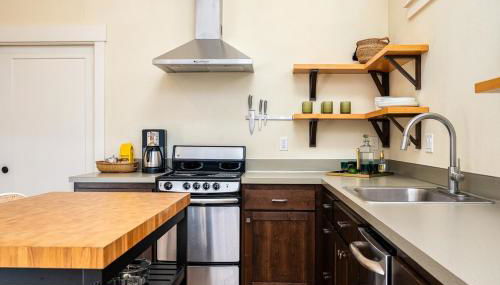 Cozy Laurelhurst Retreat - Photo 3