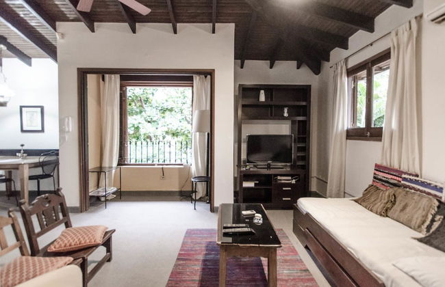 Bright Studio surrounded by trees - Photo 1