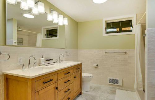 Lake George Oasis with 9 Acres, Hot Tub and Game Room! - Foto 20