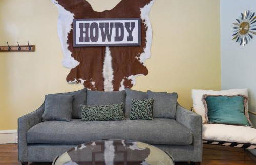 Spacious Broadway Home Downtown Western Modern Charm with parking - Photo 3