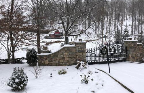 Petting Zoo! Hot Tub, 15 acres, stream & Romance! - Foto 31