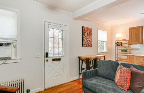 Walk Downtown Takoma Park Escape with Large Yard! - Foto 6