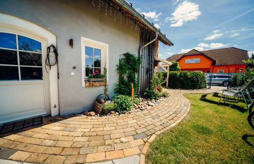 Altes Gewölbe mit Sauna und Whirlpool im Außenbereich - Foto 3