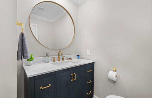 Imperial Porch Haven Cozy Fire Pit Fenced Yard - Foto 60