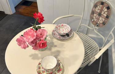 New Leeds listing Near Graces diner and Hudson! - Foto 3