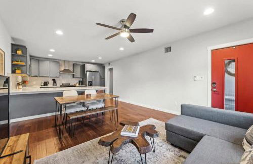 Mid-century home in Zilker with a backyard - Foto 4