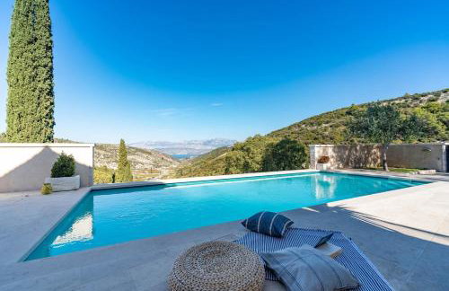 Villa Ani! Traditional and luxurious 4-bedroom villa with heated pool and sea views - Foto 11