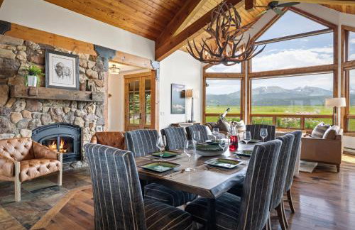 Teton Melody by KABINO Partial Air Conditioning Hot Tub FirePit Foosball Telescope Games WiFi Grill Mtn Views - Foto 11