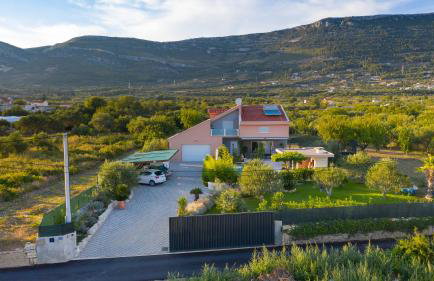 Villa Toni with 5 bedrooms and heated pool - Photo 2