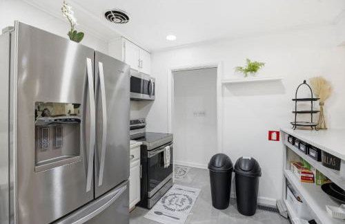 Stylish Hot Tub Retreat with Ping Pong home - Foto 28