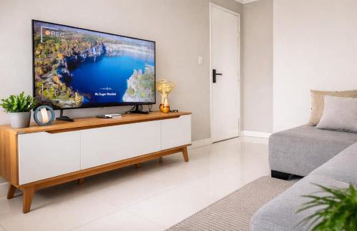 Apartamento Espaçoso e Completo com 3 Quartos - 2 Banheiros - Até 6 Pessoas - Check-in Automático 24h - Garagem Coberta - Foto 30