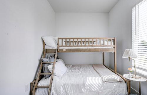 Downtown 1 mi Sleeps 6 wRooftop 3BR 4BED New built Modern Stylish Luxury - Foto 68