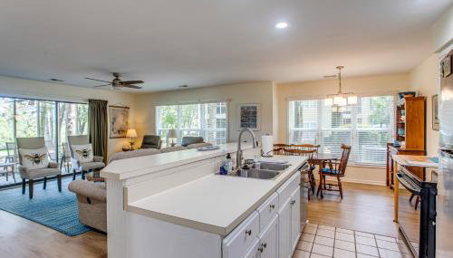 Condo with Golf Course Views Less Than 1 Mi to Sunset Beach! - Foto 4