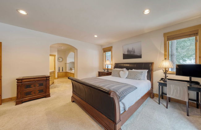 5 Mins to Ski Resort Ping Pong, Pool Table, Deck Donner Ridge by Avantstay - Foto 23