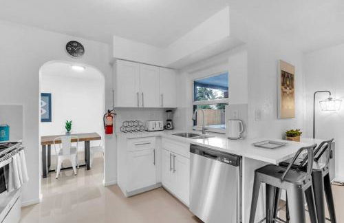 Hidden Gem 4 Bedroom Home with Private Pool & Game Room - Photo 21