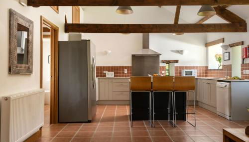 East Trenean Farm Cottages -4 Luxury Cornish Cottages sleeping 20 with hot tubs, private gardens, rural views and EV facilities - Foto 3