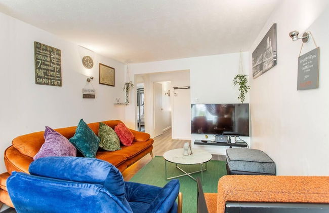 Immaculate 2-bed Apartment in Dagenham - Photo 19