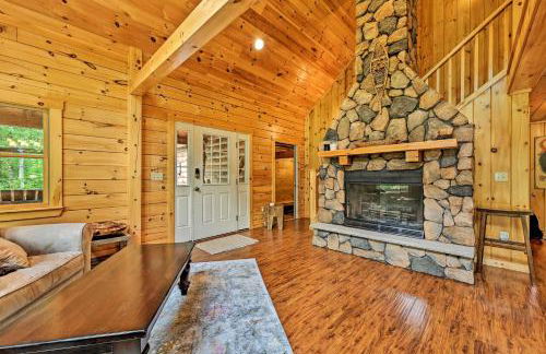 Private Chester Home with Deck, Mins to Skiing! - Photo 5