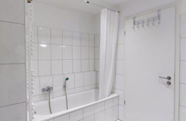 Charming Old Town Apartments - Photo 14