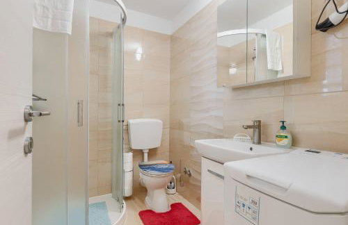 Modernes Apartment mit Panoramablick, Pool - inmitten von historischem Zentrum - Photo 25