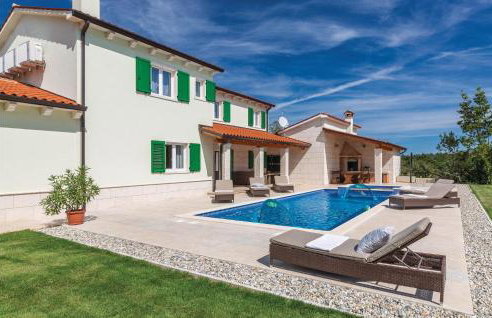 4 Bedroom Gorgeous Home In Pican - Photo 10