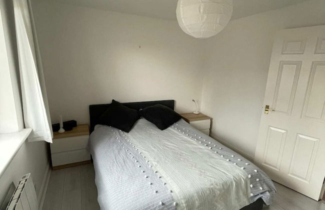 2BD Flat With Views of Canary Wharf - Rotherhithe - Photo 5