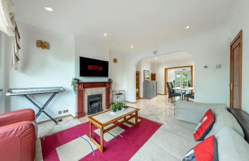 Barnet Serviced Accommodation - Elegant 5-Bedroom Home, Just a 7-Minute Stroll from High Barnet Station - Book Your Stay Today!" - Foto 18