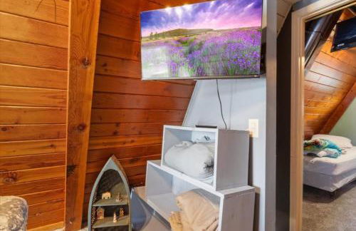 Pet Friendly A Frame w/ Private Dock & Great Lake Views - Foto 27