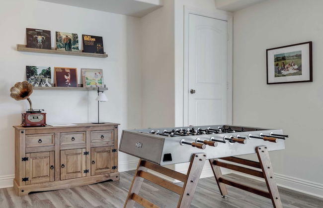 Wilson Creek Manor By Avantstay Sleeps 10! Amazing Estate w/ Pool & Game Room - Photo 15