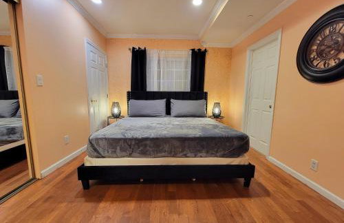 3 bedroom guest suite first floor unit with nice patio area right next to the MrC Hotel 10 minutes from Rodeo Drive Washer Dryer WIFI and more - Foto 12