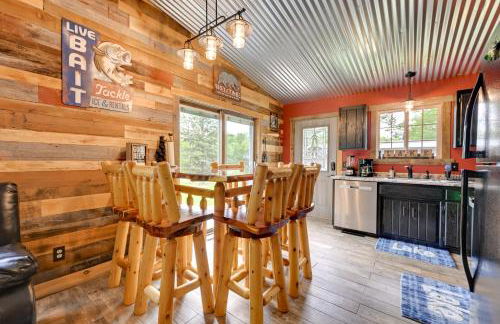 Lakeside Cabin with Fire Pit Near Pine Point Park! - Foto 7