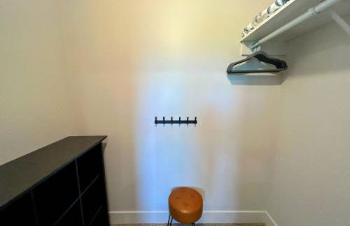 Alpine Escape Luxury Retreat, Hot Tub, Walkable, Mountain Views, 3 King Beds - Foto 33