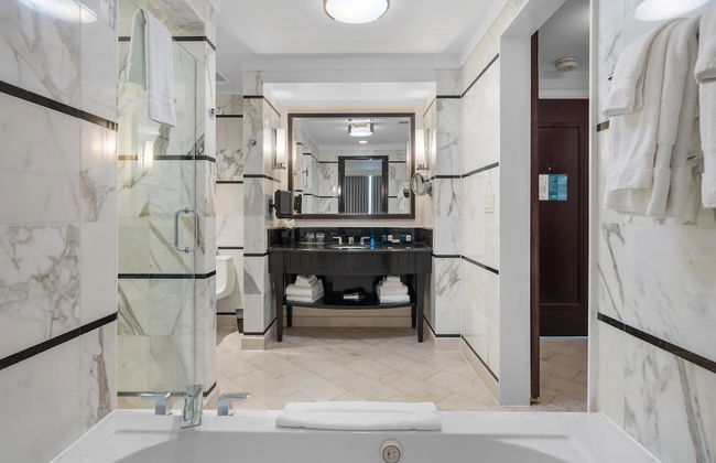 FontaineBleau Balcony 10 min from SoBe - Foto 8