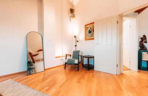 Spacious Penthouse with AC and Free Parking Steps Away From the Central Station - Foto 27