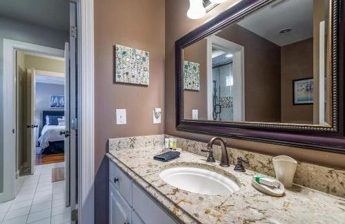 Backyard Oasis- Steps 2 Beach, Private Pool & Bar, Sleeps 16, 7 Bedrooms 5 and a half bathrooms "The Lucky Penny" - Foto 46